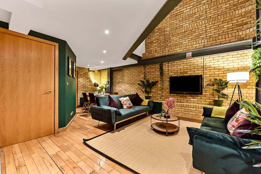 Spacious 2 Bed Urban Jungle Flat, Central 런던 외부 사진