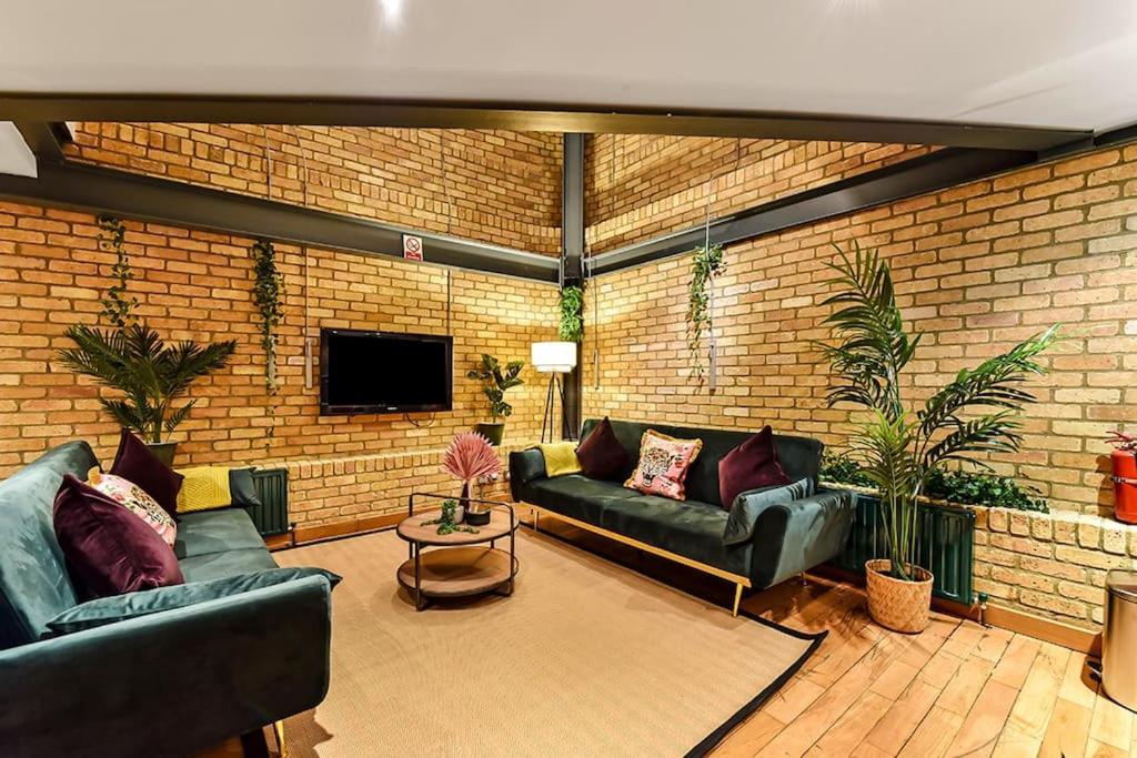Spacious 2 Bed Urban Jungle Flat, Central 런던 외부 사진