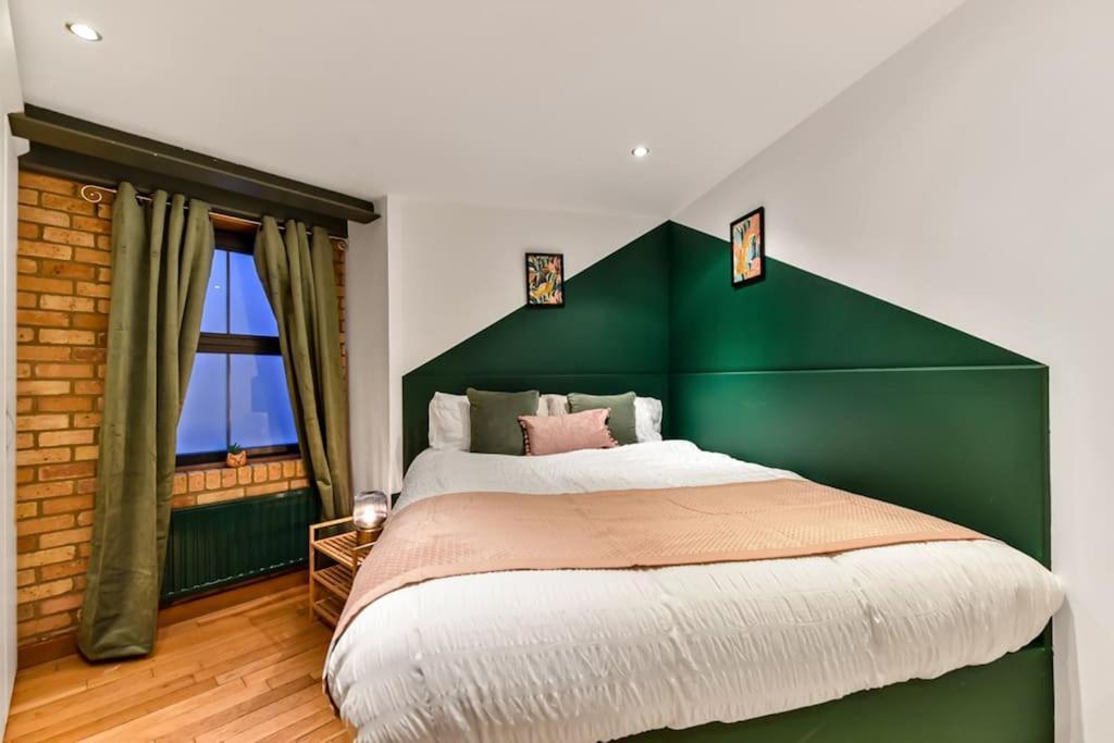 Spacious 2 Bed Urban Jungle Flat, Central 런던 외부 사진