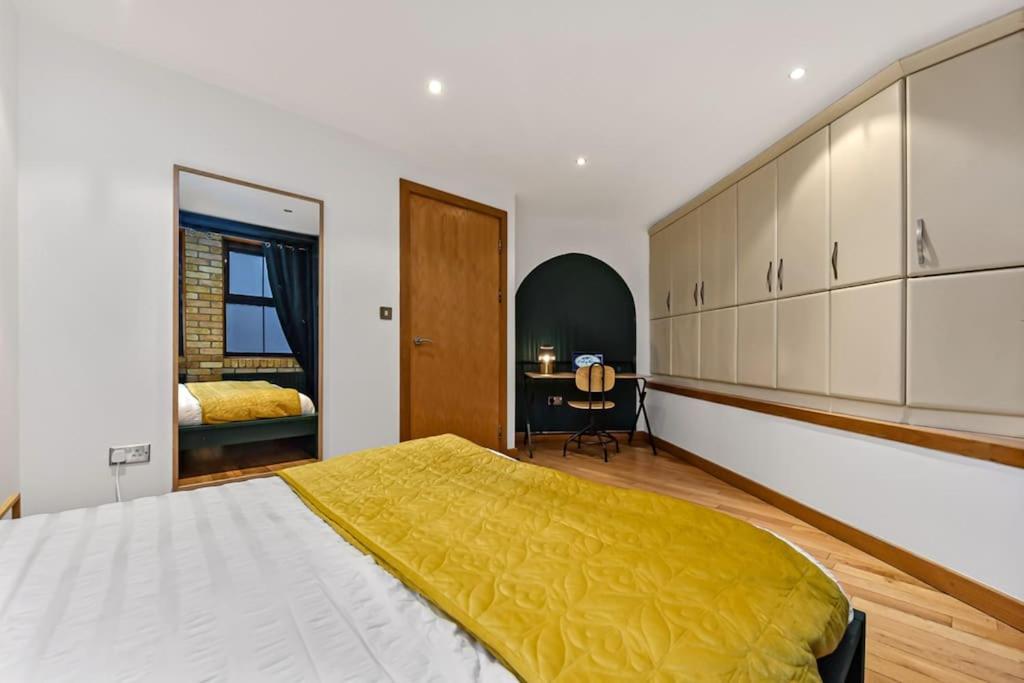 Spacious 2 Bed Urban Jungle Flat, Central 런던 외부 사진