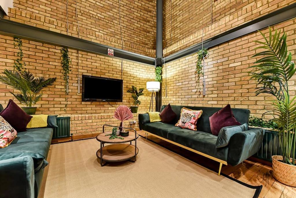 Spacious 2 Bed Urban Jungle Flat, Central 런던 외부 사진