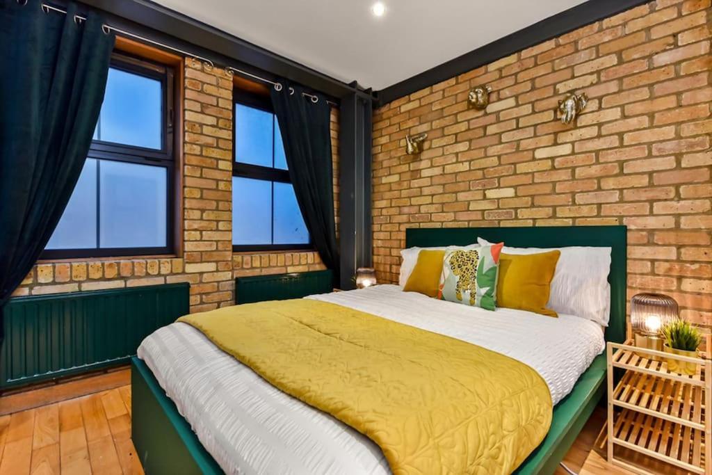 Spacious 2 Bed Urban Jungle Flat, Central 런던 외부 사진