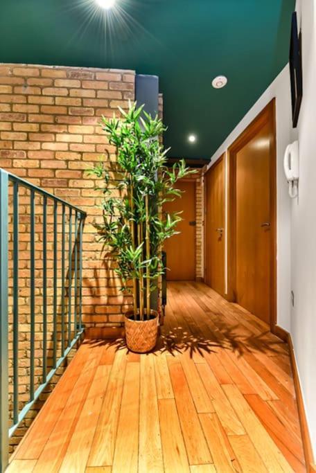 Spacious 2 Bed Urban Jungle Flat, Central 런던 외부 사진