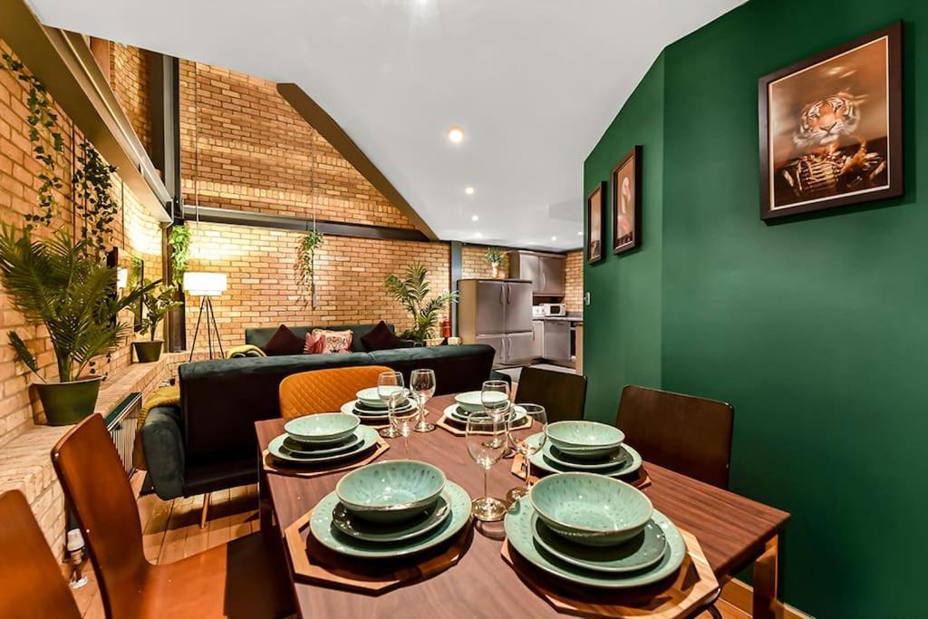 Spacious 2 Bed Urban Jungle Flat, Central 런던 외부 사진