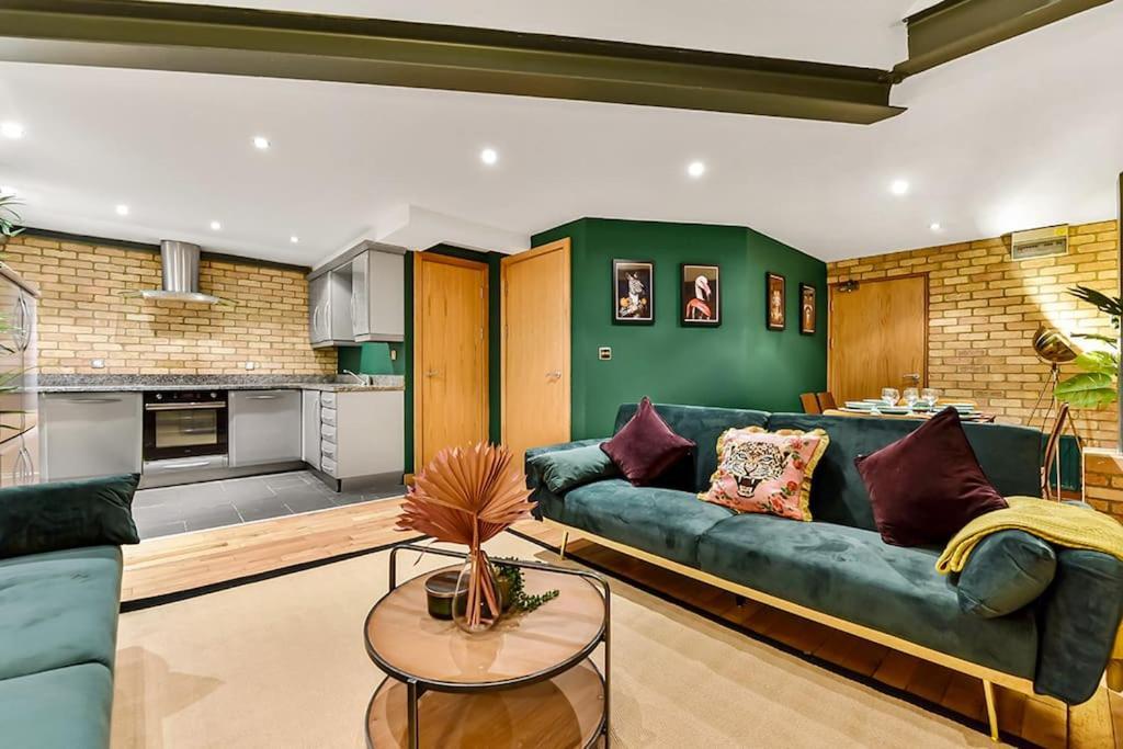 Spacious 2 Bed Urban Jungle Flat, Central 런던 외부 사진