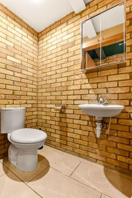 Spacious 2 Bed Urban Jungle Flat, Central 런던 외부 사진