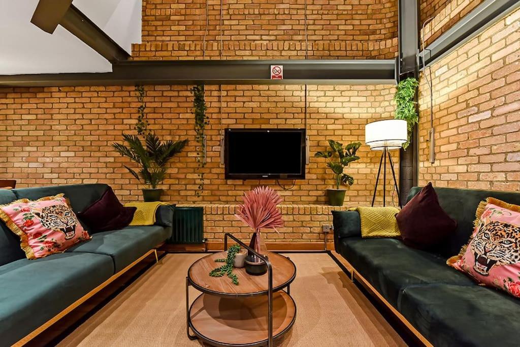 Spacious 2 Bed Urban Jungle Flat, Central 런던 외부 사진